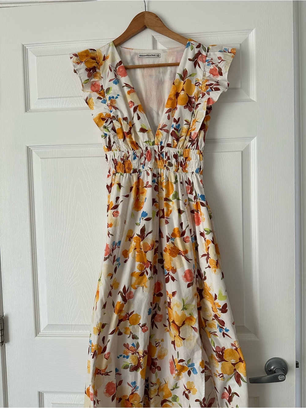 Abercrombie & Fitch beautiful White Floral Ruffle-Sleeve Midi Dress with slit